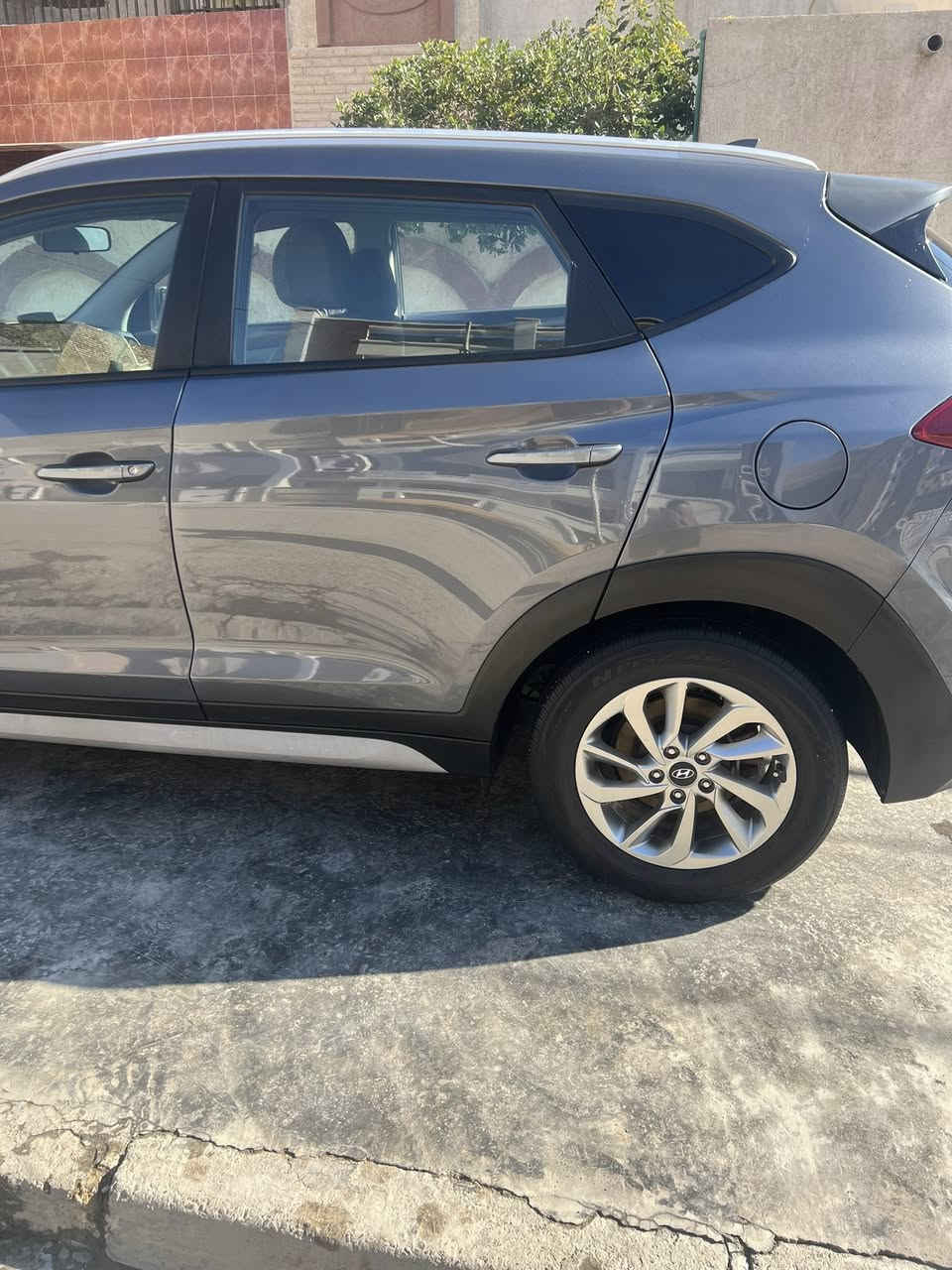 السلام عليكم 

توسان موديل ٢٠١٨
بدون حادث بدون صبغ بدون تبديل
كفاله عامة
رقم بغداد الجديد
تخم تاير جديد
عليه ادامه كامله 
كير ومحرك كفاله
شاشه وكاميرا
كشتات كهرباء وتحكم وتدفئة وتبريد
تحكم ستيرن 
فورويل السياره 
السعر ١٥٧وبيه مجال
للاستفسار: ***********
غير متواجد ع النت
العنوان بغداد
