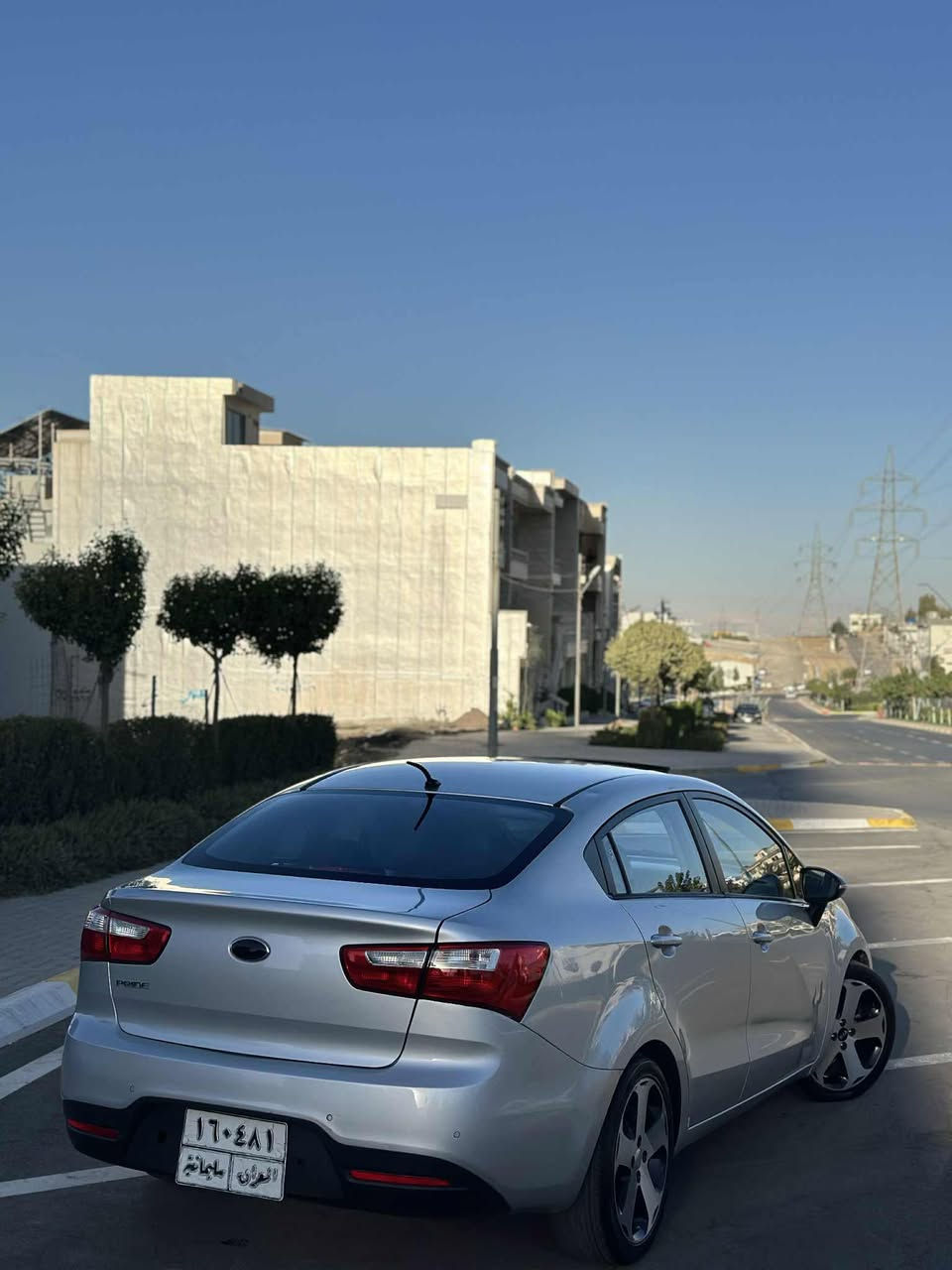 كيا ريو للبيع موديل ٢٠١٤ لون سلفر
وراد خليجي  
مكينه ١٦٠٠بشراط لا مفتوحه ولا ايشي وكير ومكينه بشرط
السياره ماشيه ١٢٥ الف  
تخم تايرات جديده باتري نوزلات فيتم كله جديده ادامه كامله للسياره مسوي جديد
دخل لونه مشمشي بلادي السياره حلوه وجاهزه 
بلنسبه للصبغ السياره مابيها بيها بس شبرين بارد 
مكان السياره سليمانيه 
السعر ٩٧ ورقه وبيها مجال بسيط 
للاستفسار اكثر ***********
