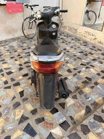 سكنس نثيه محرك بلادي مافتوح والدراجه جديده كلش السعر ٦٠٠ وبيه مجال ***********
