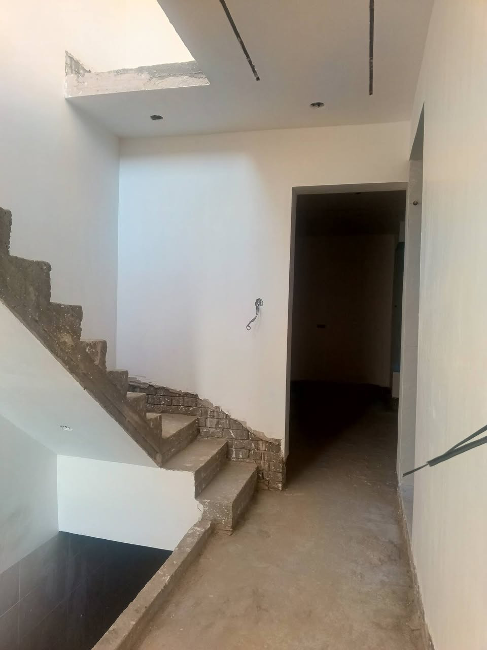 السلام عليكم مبيضجي شغل درجه أولئ جميع مناطق بغداد الكرخ جص وابياض المتر 6 تصفير حمامات ومطابخ المتر 7 تشميع داخلي 2 رقمي بيه واتساب ***********
