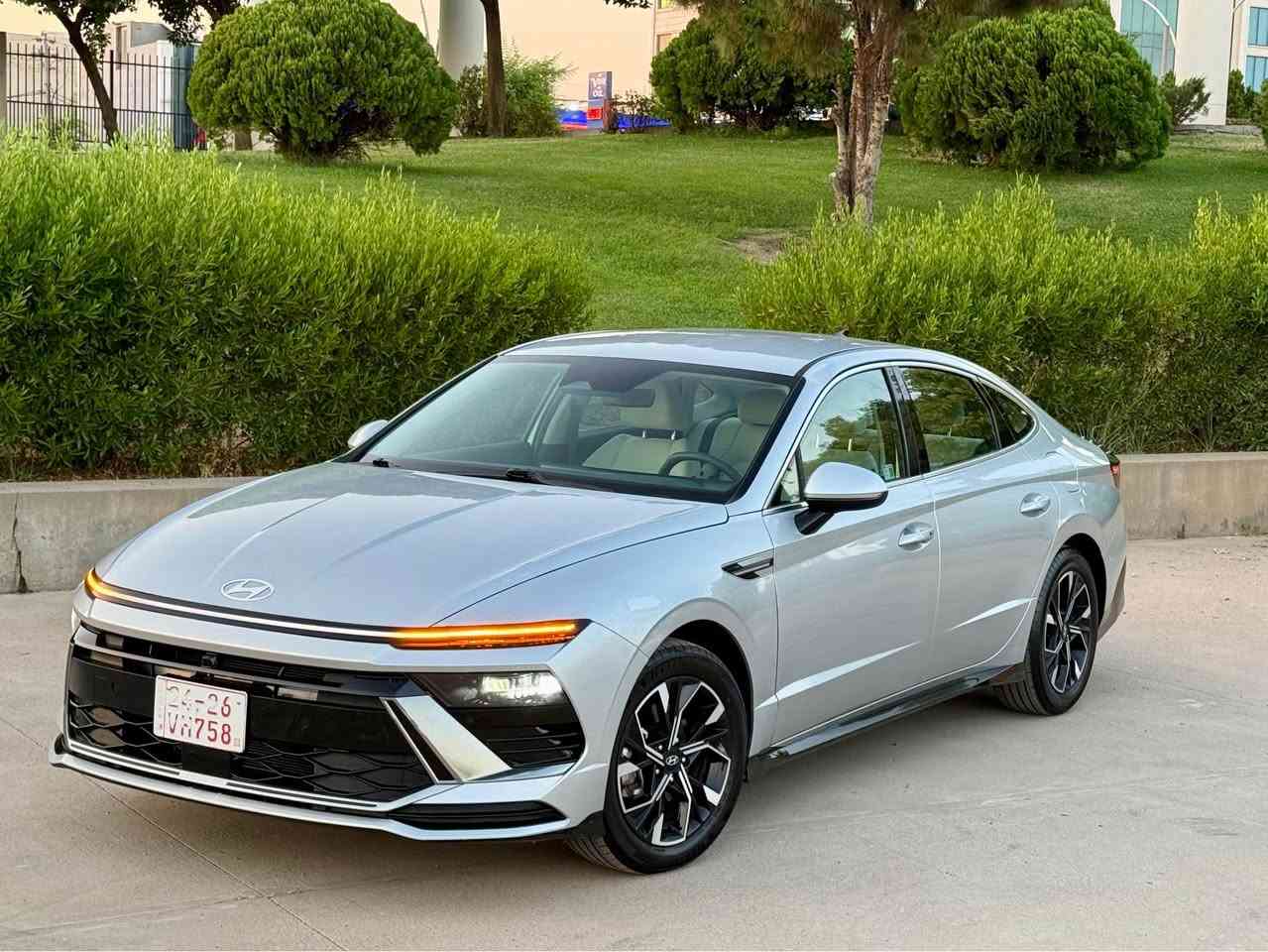هيونداي سوناتا SEL 2024
سلفر/ 30 الف ميل 
✔️ بصمة  أبواب + تشغيل بصمة
✔️ شاشة كبيرة CarPlay 
✔️ كاميرات + حساسات + رادارات
✔️ أوضاع قيادة (ECO / NORMAL / SPORT)
✔️ كرسي كهربائي 
     والعديد من الإضافات الأخرى 

🔧 الضرر:  بدون صبغ (ربع جاملغ جه السايق تعديلpdr ورصعه في تكمه السايق اثر التحميل موضحه بالصور)
(جميع قطع السياره أصليه)
 الايرباك : بدون ايرباك جميع الايرباكات أصليه

رقم الشاصي : KMHL64JA4RA410801

💰 السعر: 17900 $ (قابل للتفاوض بعد المعاينة)

الرقم: بدون رقم – يترقم في أربيل دهوك سليمانيه(كلفة الرقم 1100 $ على المشتري)

📍الموقع : أربيل
📞 *********** (اتصال / واتساب / فايبر) أربيل, العراق
