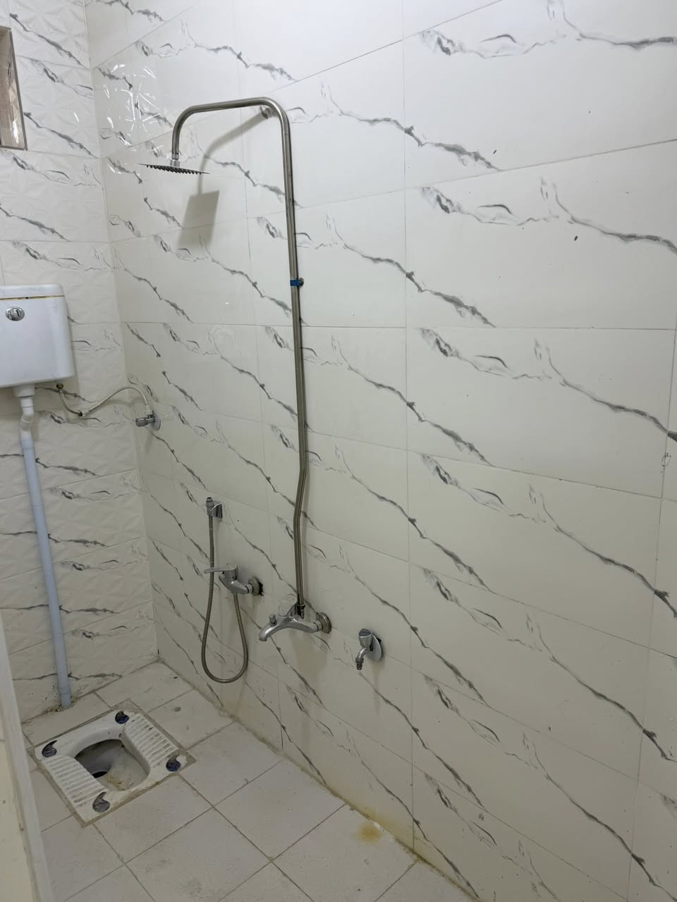 بيت للبيع ٥٠متر طابق ونص بناء طابوك مجمع الغدير خلف الفيزه التركيه
غرفتين نوم 

صاله 

حمام عدد ٢

مطبخ 

***********
