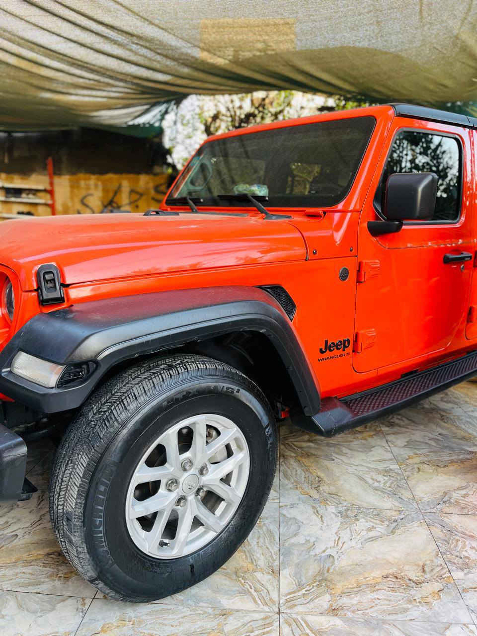 سلام عليكم
للبيع جيب رانجلر 
موديل 23 
محرك 6 سلندر 3.6
لون برتقالي فول مواصفات ماشيه 26 mi
سعر 300 وبيه مجال 
مكان السياره البصره 
رقم الهاتف / ***********
***********
