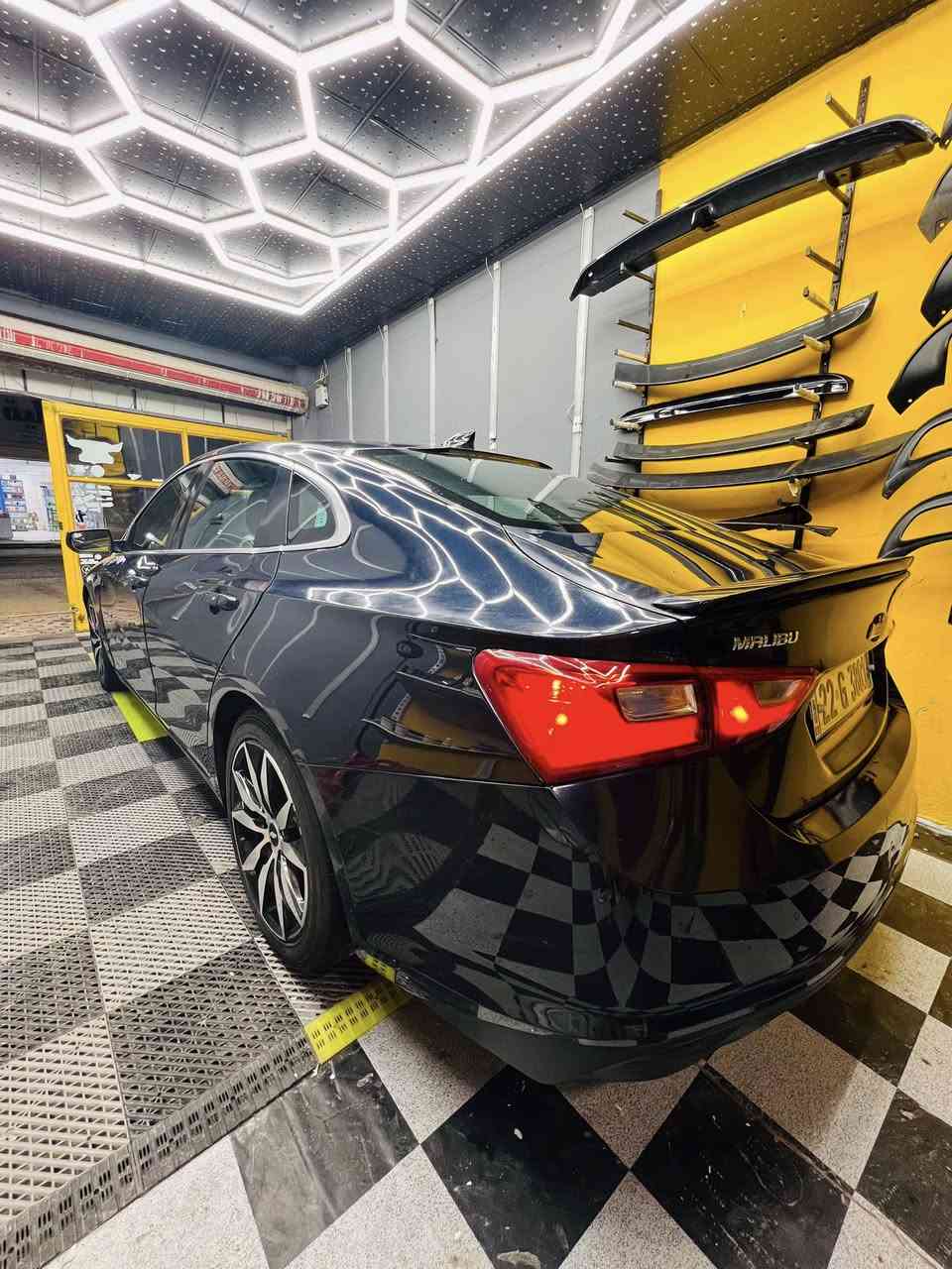 تم تنزيل السعر 80 قفل 
السلام عليكم ماليبو 2017 استخدامي الشخصي 
مواصفات lt السيارة جديدة فول عدى الفتحة
1500تيربو 
كير at المرغوب 
بصمة تشغيل 
بصمة 4 ابواب
الجنطة بصمة
لايت زينون
كشنات كهرباء 
اشاير بالمرايا
كشنات جلد ومخمل
ويل كب شكل وردة مميز
تاير18
حادثهة جانبي بنيد وجاملغ ايسر وشوية من الباب ومبدلات والجهة اليسرة جاملغ مصلح ومصبوغ 
الباقي كفالة كير ومكينة كفالة 
السعر80قفل
المكان كربلاء طويريج 
للتواصل *********** 
اتصال فقط غير متواجد ع النت
