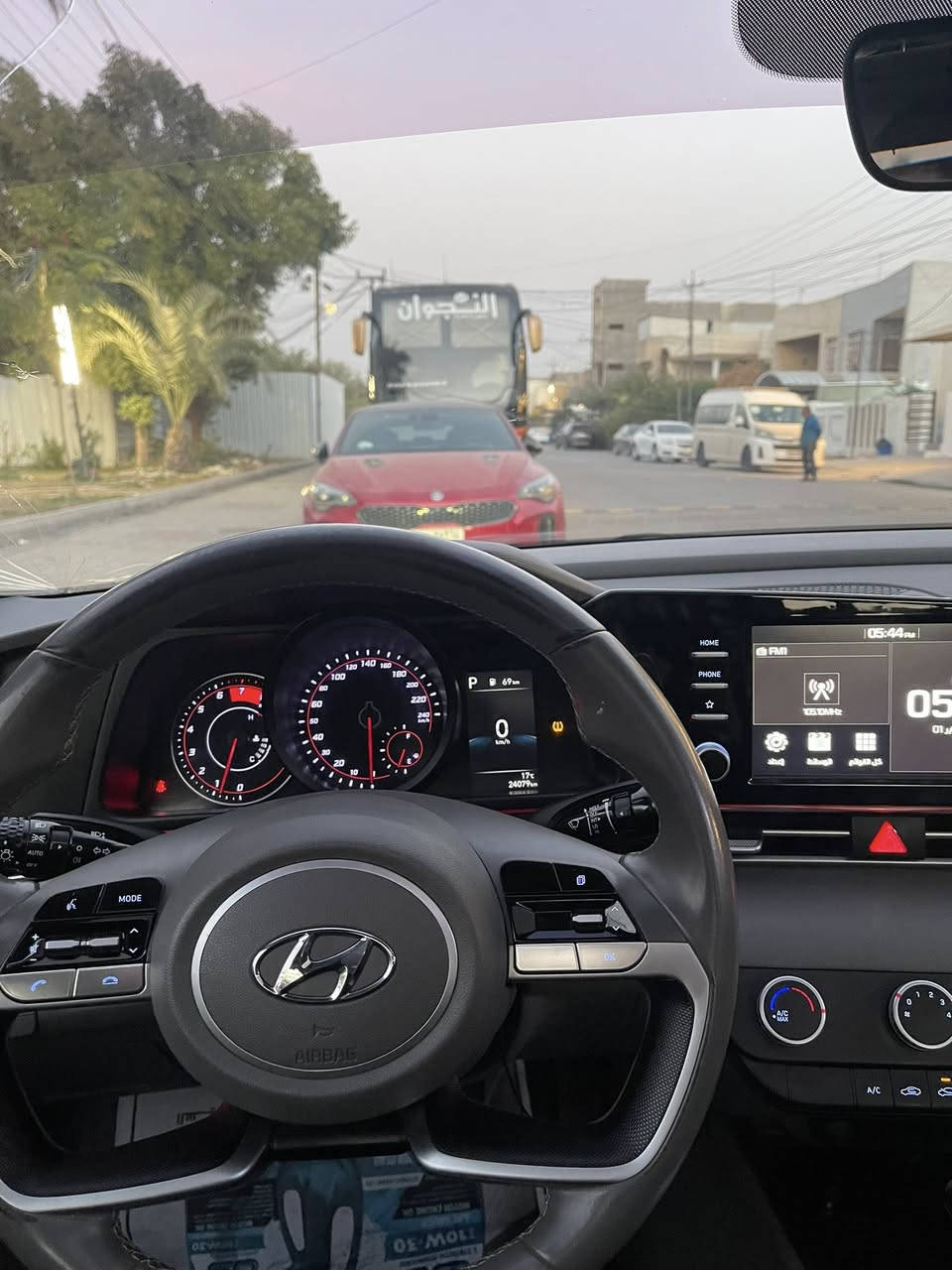 النترا 2022 خليجي محرك 2000
رقم بغداد
فول مواصفات (بصمة -فتحة-تشغيل عن بعد-شاشة كبيرة-حساس امامي وخلفي-كامرة-اشاير بالمري- تبريد قطعتين)
ماشية 24 الف
-بيها دعمة خفيفة بالدعامية الخلفية 
-ودعمة خفيفة بالدعامية الامامية
السعر 170 $
مكان السيارة بغداد/السيدية
للاتصال ***********
