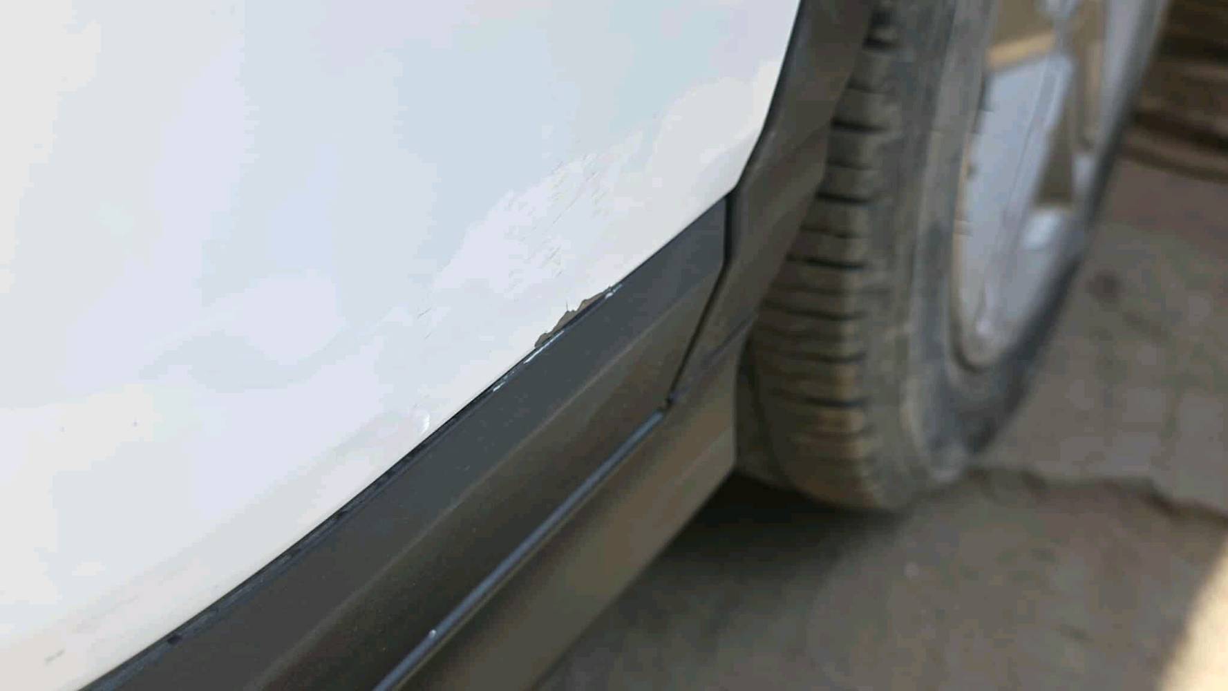 هونداي كونا موديل ٢٠٢٣
مكينة 2000 دوش
ماشية 50 الف كيلو قابل للزيادة
رقم نجف الانكليزي الجديد
سنوية ما ساقطة للـ 2030 
 السيارة بأسمي والتحويل ثاني يوم 
ثلاث انظمة قيادة ECO و sport و normal 
حساس مانع اصطدم
مثبت سرعة
نظام تحديد مسار
نظام تنبيه الاصطدام الخلفي
تدفئة كشنات 
نظام التوقف والتشغيل التلقائي

● حادثها بامريكا جنطة ومبدلة + هنا بالعراق
ضربة خفيفة بالباب الي بظهر السايق .

مكان السيارة نجف