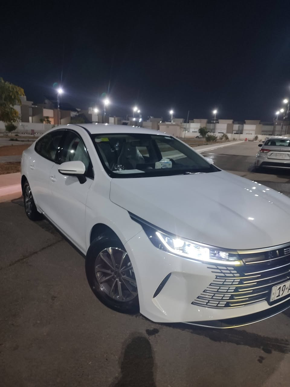 السلام عليكم BYD دستوري أبيض والداخل أبيض موديل 2025 رقم كربلاء باسمي السعر 140$ورقه ماشيه 1000قابل للزيادة تلفون ***********
