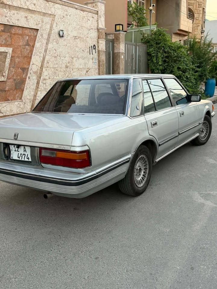 سوبر 1985
رقم رباعي
كير ومكينة بلادي شرط 
ماشية 280الف حقيقي 
كوبون باننزين 
طخم جديد الطخم بالكامل مال مؤسسة
صبغ جمالية 
كاملة مكملة عل اخير
تبريد شرط
سنوية جديدة 
***********واتساب او اتصال
