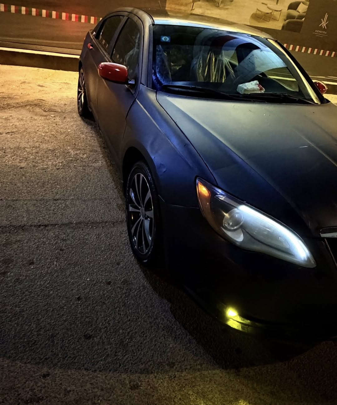 السلام عليكم 
C200 كلايسلر
مديل 2011 رقم بغداد دولي سنوية وهزة جديدة
حادثه بنيد و جاملغ فقط والباقي مكفول
محرك 6 سلندر 3600
شواصي و لغود كفاله
كير محرك كفاله
حدادية 
كهربائيات 
تخم تاير 
غرفه جلد
تتدفئة كشنات
شاشة اعطال
كشن كهرباء
كروس سرعه
تحكم ستيرن جهتين
سنتر لوك ابواب وجنطة كامل
تشغيل عن بعد
سستم صوت 
شاشة وكامرة خلفية
اوتو لايت 
لايتات زينون + بلوجكتر عدسات 
عليها برمجة فتح معدل و حرارة و فتح رون

لونها الاصلي اسود لامع
و عليها تغليف اسود طافي  
 عندي فيديو الها قبل التغليف سيارة نضيفة

 مكاني بغداد ساحة التحرير
السعر 78 وبيها مجال 
اتصال ***********
