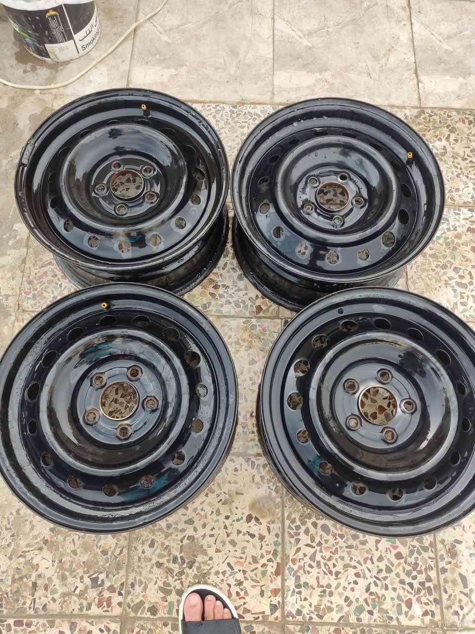 غراض ياباني للبيع تخم ويل 16 ياباني ابو الشفه جدد يرهم عله جميع سيارات بكلايتات كورلا نحله بلاديات اصليات شرط لاكسر ولاكالبات  عدة نيسان اصليه مال شركه متكونه من 
مثلث فسفوري اصلي
مفتاح فلتر دهن 
هوك اصلي 
جنطة اسعافات اوليه
للاستفسار ***********
