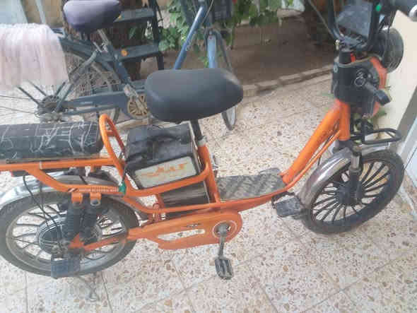 السلام عليكم شباب دراجه شحن حجم 20 بطاريات مبدل جدد للبيع 125 وبي مجال للاستفسار الاتصال على الرقم ***********  
عنوان بعقوبة
