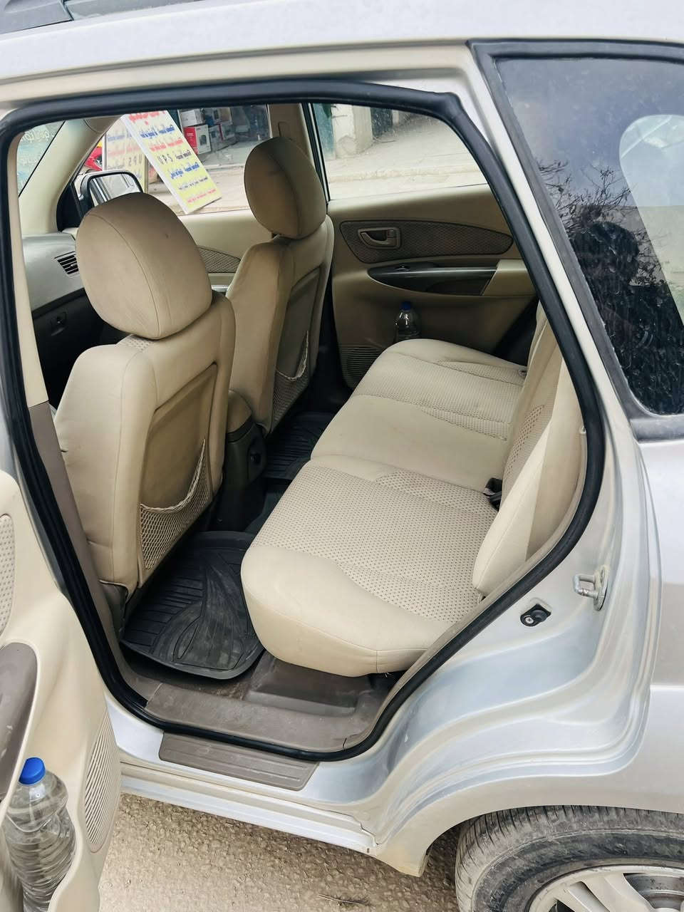 توكسان موديل 2010 خليجي
سياره جديدة وجاهزه على اخر حبايه 

 سياره جديدة بيها فقط  باب صندوق رش وربع البنيد 

 رقم بابل بأسمي سنويه 2029

مكان السيارة بابل شارع اربعين  الشراي يتصل خاص مارد 

السعر 117$ وبيها مجال حك جيه 

***********
