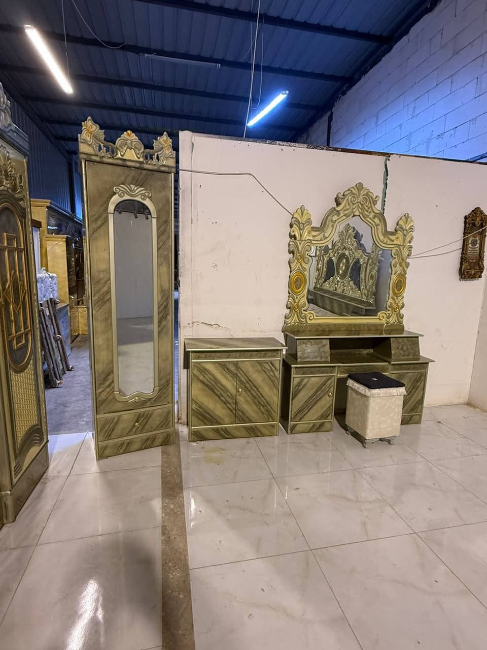 غرفه لوان صبغ حراري
السعر ٨٠٠ بيهة مجال ***********🌸
شد نقل داخل بغداد مجاني  محافظات بكروة 
نضافه ٩٠
تسع قطع 
شازون طابوري هديه
