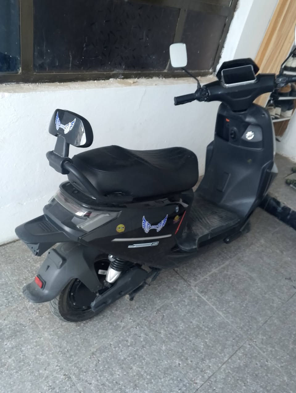 السلام عليكم دراجه شحن للبيع صار شهر من اخذناها 6 بطاريات ع الفحص دراجه جديده بعدهي السعر 700الف ثنين سويج او بصمه 7 مرات مشحونه الدراجه الخاص مفتوح او اتصال ع الرقم ***********
