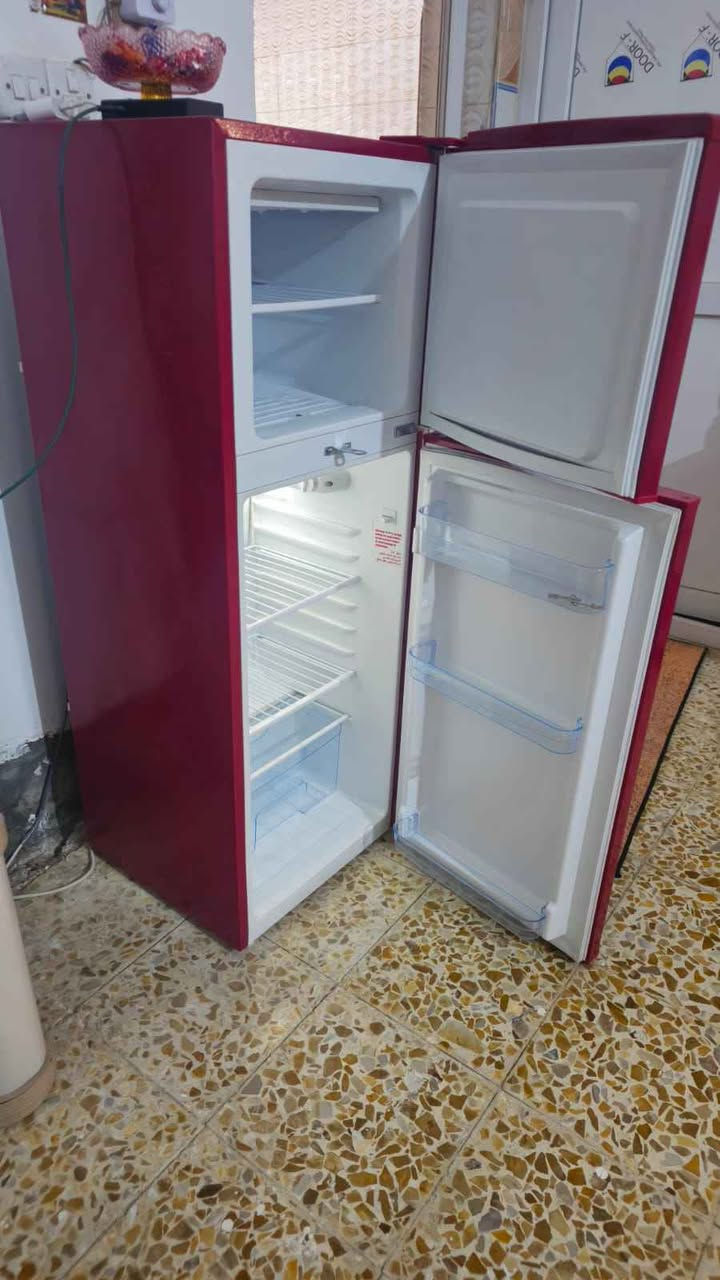 ثلاجة جديدة طك الكارتون 
اخوان جديدة قبل فترة جبتة كل عطل ما بية
نظافة 100٪
عنواني الديوانية 
التواصل ***********و مراسلة الصفحة
سعرة 125 الف وبية مجال حق الكروة ديوانية, القادسية
