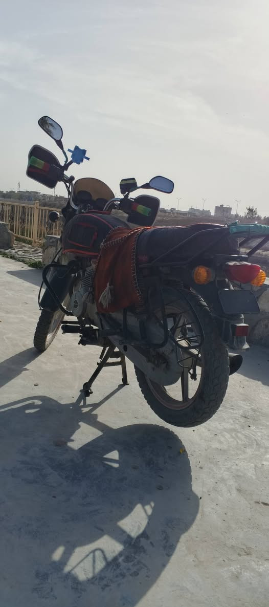 السلام عليكم بوكسر للبيع موديل 18 دراجه كامله مكمله لا تبخير لا تنقيص اوراق كاملهه ام مكمركه دراجه بس تفيلس ارزانه اتجفيت جديد ارايدء 650وبي مجال خاص موجود او علا هاضه الرقم ***********
