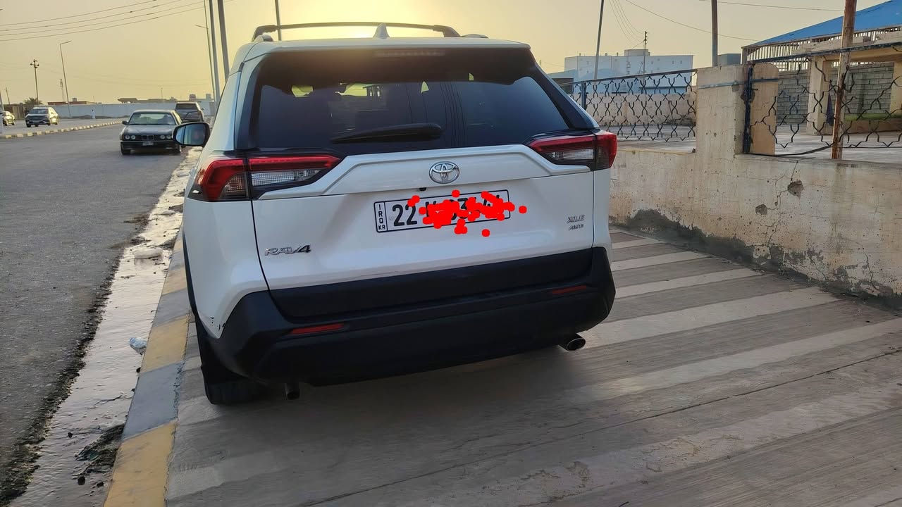 2021 TOYOTA RAV4, XLE /راف فور
تويوتا رافور  مرقم أربيل دولي

💯 السيارة بيع فقط 💯

السيارة فول موصفات  ١/١

السيارة ماشيه :  (56000 الف miel)

الضرر :  جاملغ أمامي وبونيد وبابين جهة السايق

حجم المحرك 4 سلندر (2.5L) بانزين فقط 
مواصفات XLE :
فتحة السقف ( سيلايت ) 
بصمة تشغيل
صندوق كهربائي 
رادار أمامي
تحديد مسار
رادار جانبي (نقاط عمياء)
رادار خلفي
اوتو ستارت (Auto start)
اوتو ستوب(Auto Stop)
هاند بريك بصمة
اوتو هولد(Auto Hold)
تحكم وضعيات القيادة ECO,NORMAL,SPORT
مانع انزلاق+ABS
حساسات خلفية+كاميرا
تحكمات استيرن
اشاير بالمري 
لايتات زينون و عدسه 
بلاكتور زينون 
تبريد قطعتين 
وبقية مواصفات XLE المعروفة

السعر : 178 وبيها مجال

وبيها سونار والك حق الفحص

مكان السيارة /بيجي اوتكريت
***********
