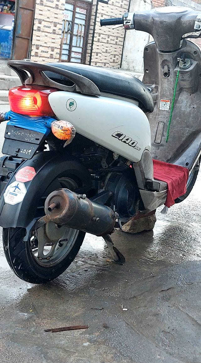 السلام عليكم  شباب  / دراجه فله لبيع  دراجه كفاله عامه مابيهه اي نقص برقي مامفتوحبيه دراجه نكره سلف مكوله من كلشي /دراجه كله ختم مكينه كفرات ختم واحد / العنوان بصره حيانيه ولاين على المستطيل  / السعر ٩٠٠ وبيه مجال / رقم الهاتف***********
