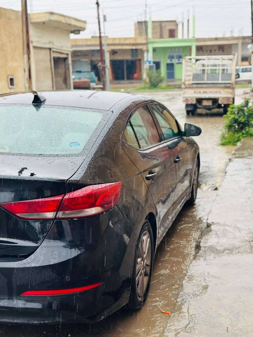 هيونداي النترا (2017) 
سعر مناسب 110$ وبيها مجال 

وارد امريكي حادثها بسيط كلش موجود التقرير بالمنشور
 بدون دواخل 
و ايرباكات سليمة
وهنا بالعراق بيها حادث بدون دواخل قطعة تبديل وقطعة وربع صبغ 
صدر جديد
تخم تاير جديد
المكينة  خير من الله مبدل بيها راجز ناعمة لا تنقيص ولا تبخير.

رقم اربيل الى نهاية 2029
تحويل جاهزة اي وقت

مكاني: قضاء الصويرة 
للتواصل: ***********
