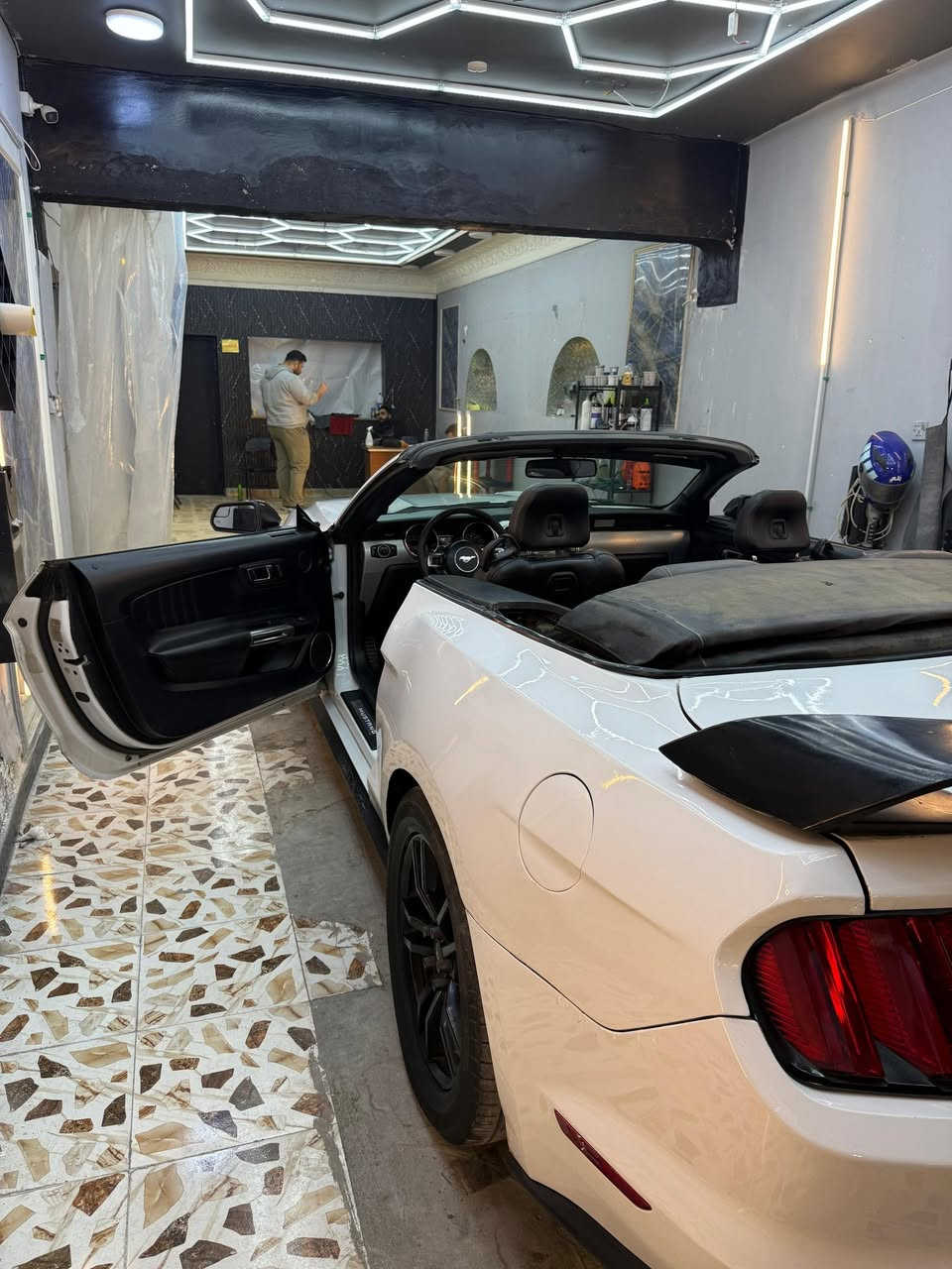 السلام عليكم
للبيع فورد موستنك 2015 ايكو بوست
حادث السيارة 4 قطع 
السيارة فئة البريميوم 
كشف شغال ونضيف 
ماشية 73 الف ميل 
مكينة 2300 تيربو 
بصمة حساسات 
كامرة وشاشة 
كشنات تدفئة تبريد 
رقم بغداد تحويل ثاني يوم 
السيارة تخبل وجاهزة 
السعر 92 ورقة ماكو هيجي سعر بالسوك كلة 
للاتصال ***********
العنوان بغداد تقاطع الدرويش حي الاعلام
