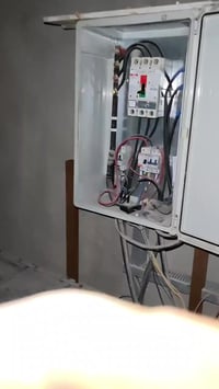 اعلان للبيع طاقه شمسيه ١٢ لوحه و١٢ بطاربه هي وغراضها نقصها انفيرتر  فق...