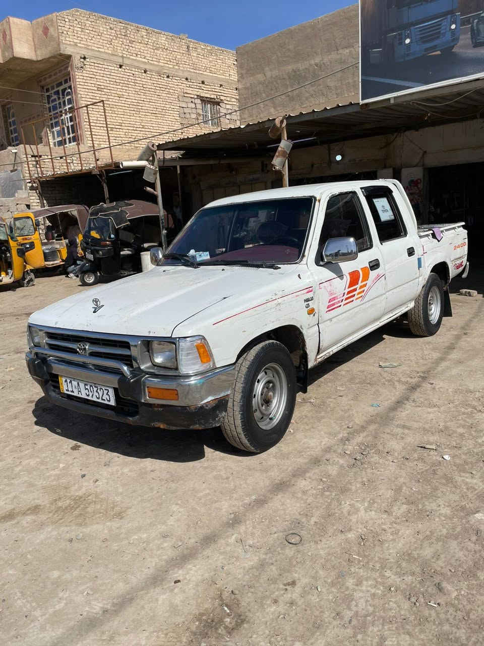 سلام عليكم بيك تيوته موديل ١٩٩٥ رقم بغداد سياره السعر ٦٠ وبيه مجال بصيط حك الجيه  كامله بلديه مكاني بغداد *********** ***********
