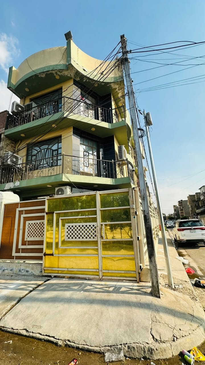 منزل للبيع مكون من ثلاثة طوابق وأربعة غرف نوم ركن والمساحه 100 متر الموقع المهدية الثانيه مجاور مجمع أسنان المنى ومقابل ثانوية الأثير للبنين 
للاستفسار ***********
