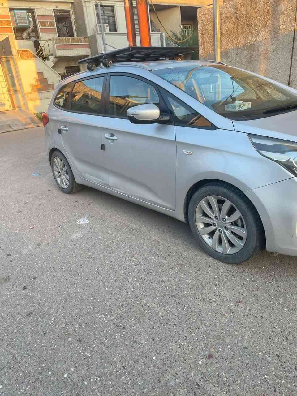 السلام عليكم مكلف بلنشر رقم صاحب السيارة*********** كيا كارنز خليجي الدولية موديل 2016 للبيع فقط عنوان بغداد الغزاليةالسعر 13500دولار
