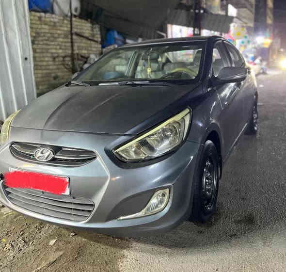 السلام عليكم 
اكسنت 2016 خليجي مكينة 1400 دوش كير محور at ماشية 222 الف رقم مثنى الجديد مشروع وطني باسمي صبغ شوية بالبنيد وجاملغ خلفي (مأشرات بالصور ) وبارد شوية بالامامي جهة الصدر السيارة ما ناقصها شي عارضها 82 وبيها مجال 
مكانها بغداد الجديدة او الكرادة كمب سارة
للاستفسار *********** متواجد واتساب
