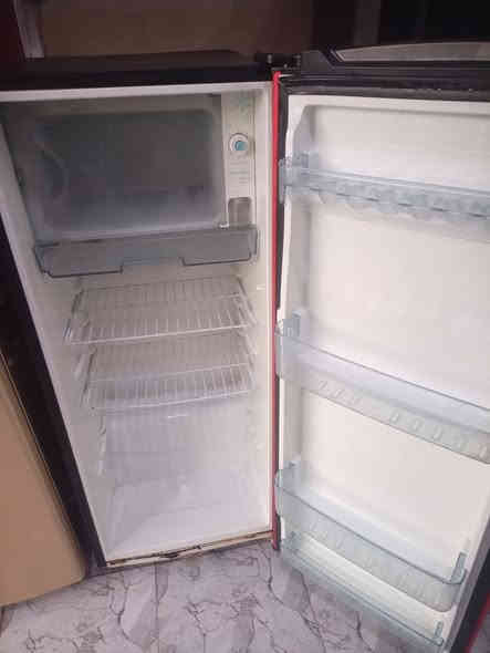 ثلاجه قياس 8قدم ابلادي سعر 90.الف الاستفسار على خاص او الاتصال ***********عنوان واسط الصويره حي الشهداء
