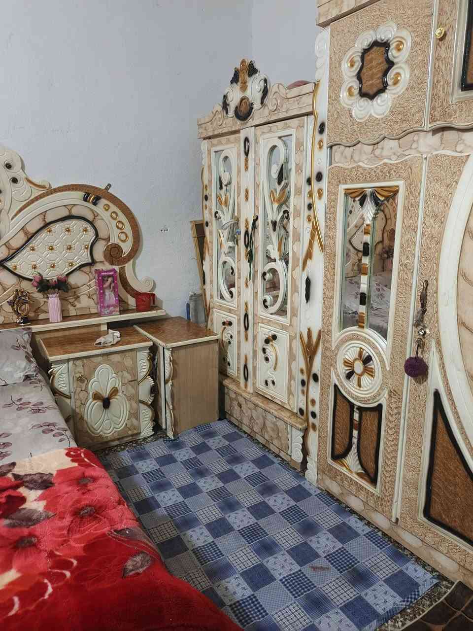 سلام عليكم غرفه اخشاب نجاره عراقيه طابقين نضيفه كلش وكامله سعر 800 وبيه مجال مكانه ناصريه اي استفسار خاص او واتساب متوفر ‏‪***********‬‏
