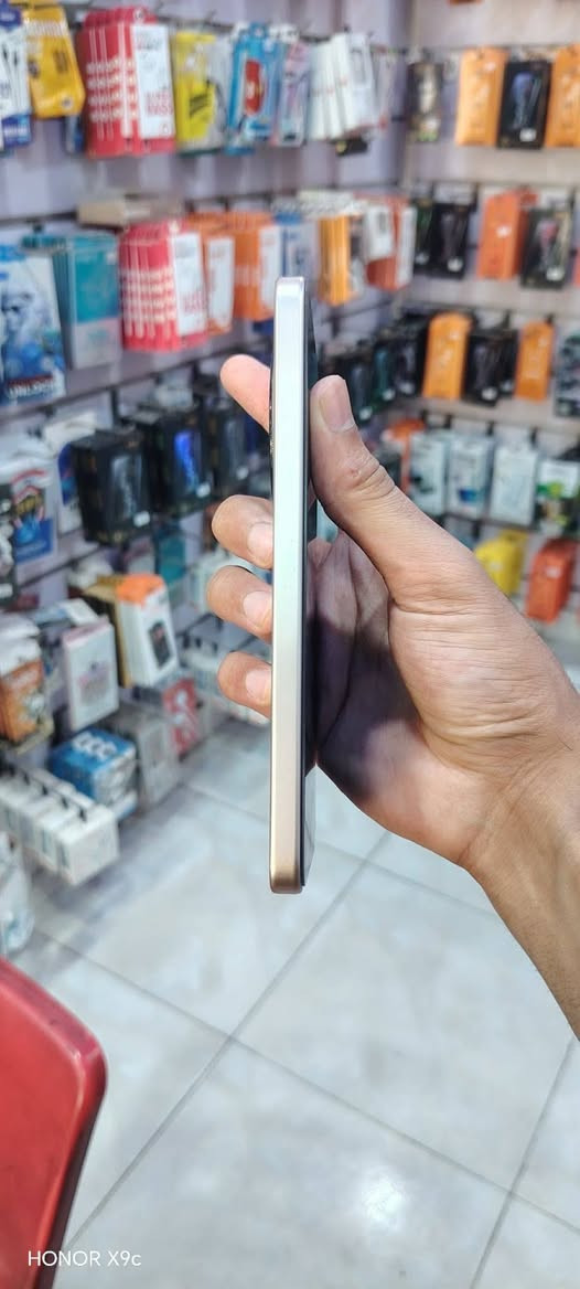 هونر5G X9D ذاكره256رام12جهاز مكفول وغراضه ويا سعره375 مكاني مشخاب ***********
