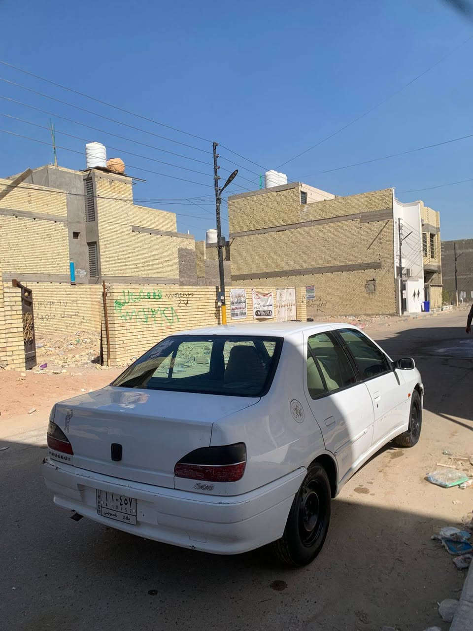 السلام عليكم ورحمة الله وبركاته 
بيجو 306 للبيع 2001 بيها صبغ جاملغ امامي و باب خلفي عكس السايق بيه بارد  
المكان : بغداد الدورة 
الرقم : ***********  
السعر : 35 و بيها مجال
