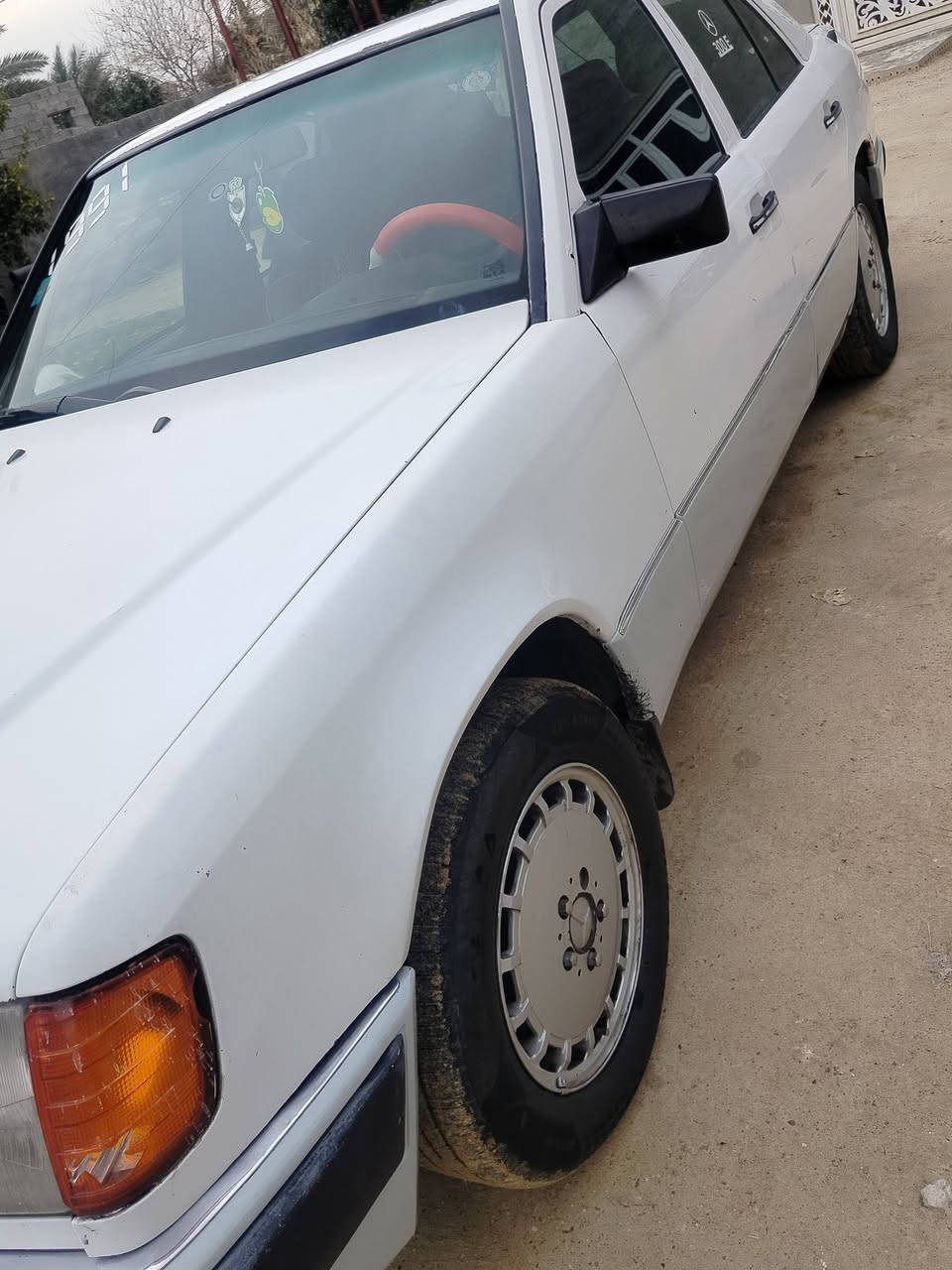 اسلام عليكم مارسدس دب للبيع موديل 88 محدثه 91 سنويه الحد 28 فتحت سقف محرك بلادي 4سلندر  منضومت بانزين جديده غواعد دبلات سليمه تخم تأير تبريد شغال مكانها عامريه الفلوجه السعر 53وبيها مجال رقم التلفون ***********
***********
