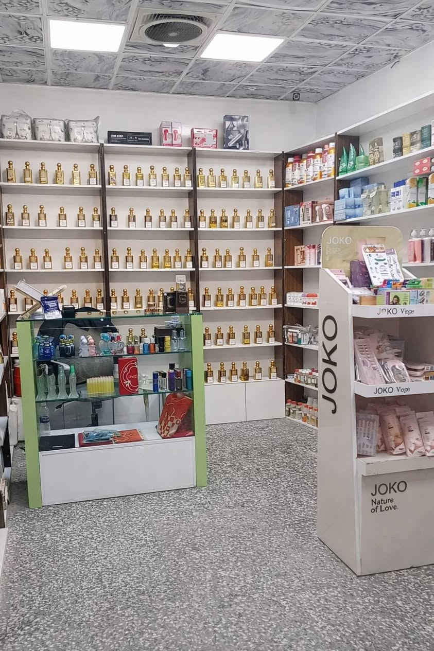 محل كوزمتك جاهز للبيع في الرئاسة – شارع 20
موقع حيوي جداً وحركة مستمرة 🔥

📍 الإيجار المحل: 300 ألف
💵 السعر: 11 مليون (قابل للتفاوض)

✅ المحل شغال حالياً وما يحتاج أي تجهيز
✅ بضاعة موجودة وجاهزة للبيع
✅ مناسب للنساء أو الشباب اللي يريدون مشروع جاهز

⚡ البيع مستعجل لظروف خاصة
📞 التواصل واتساب أو اتصال مباشر (***********)
