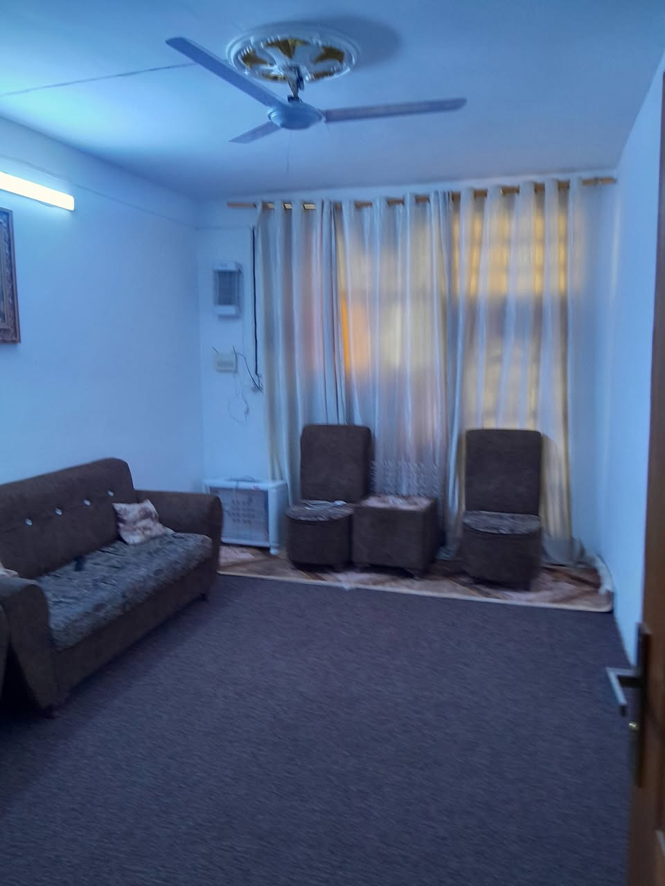 السلام عليكم دار البيع المساحه ١٠٠ متر طابو زراعي سند ٢٥ العنوان جسرديالى مقابل عمارة الدفاعي شارع الحدادين التفاصيل ***********
