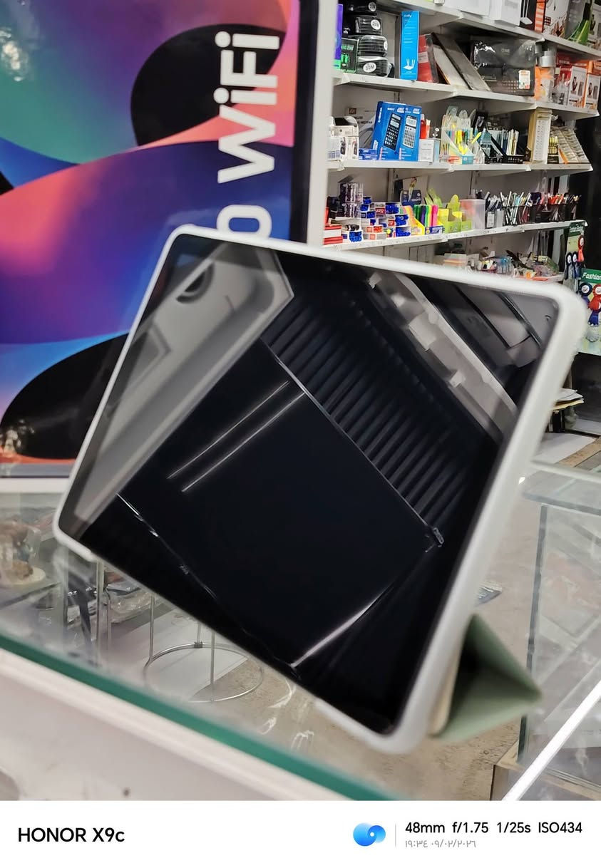 تاب ١٠ جديد مع أغراضه كامل مستخدم يوم واحد فقط
ذاكره ١٢٨
 مع الهاتف كفر ولزق هديه 😍
نوعية ممتازه
تاب للدراسة للألعاب
والسعر ١٣٠ فقط
مكتب ابو اشرف للاتصالات
موصل حي عدن مقابل الملعب
***********
