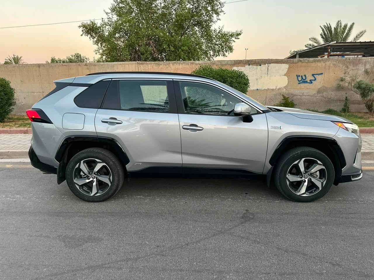 TOYOTA RAV4  PRIME HYBRID SE 2024
 
📍السيارة موجودة في بغداد العامريه 

تويوتا  راف فور  برايم هايبرد + بلكن SE 
المسافة المقطوعه 28250mi
اللون :- سلفر  
المحرك 2500cc هايبرد 
الموديل 2024
مرقم بغداد 

 

                  ======= الاضافات👇👇 ======
فتحة 
شاشة كبيره انفكيشن. 
دفع رباعي 4x4.
رادار امامي 
 مانع تصادم
تصحيح مسار
مانع انزلاق
تحديد مسرب .
نقطة عمياء .
مثبت سرعة
هاند بريك كهربائي 
كاميرا خلفيه
كراسي مخمل  
كراسي كهرباء 
طارة مدفية .
كراسي مدفية 
بصمه أبواب
بصمه تشغيل
تحكم ستيران 
تشغيل عن بعد سياره 
ويل قياس  18  .
اضويه اماميه زنون LED
كشافات ضبابي LED 
اضويه خلفيه LED
حساسات خلفيه 
باب خلفي كهرباء
نظام GPS+ خرائط 
3 انظمة قياده Sport /ECO / Normal
كندشن مركزي امامي + خلفي 
بلوتوث 
مدخل AUX + USB

🚗🚗 السيارة  بدون حادث مكفوله 🚗🚗

للتواصل /  ***********
