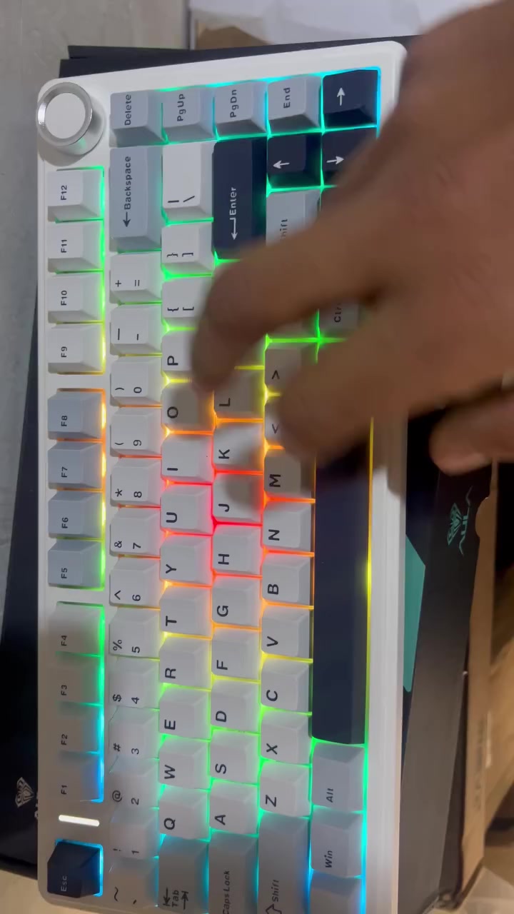 كيبورد F75 كيبورد جديد ممستخدم دقيقه وحده سعر65 وبي مجال بسيط تواصل خاص او واتساب ***********
