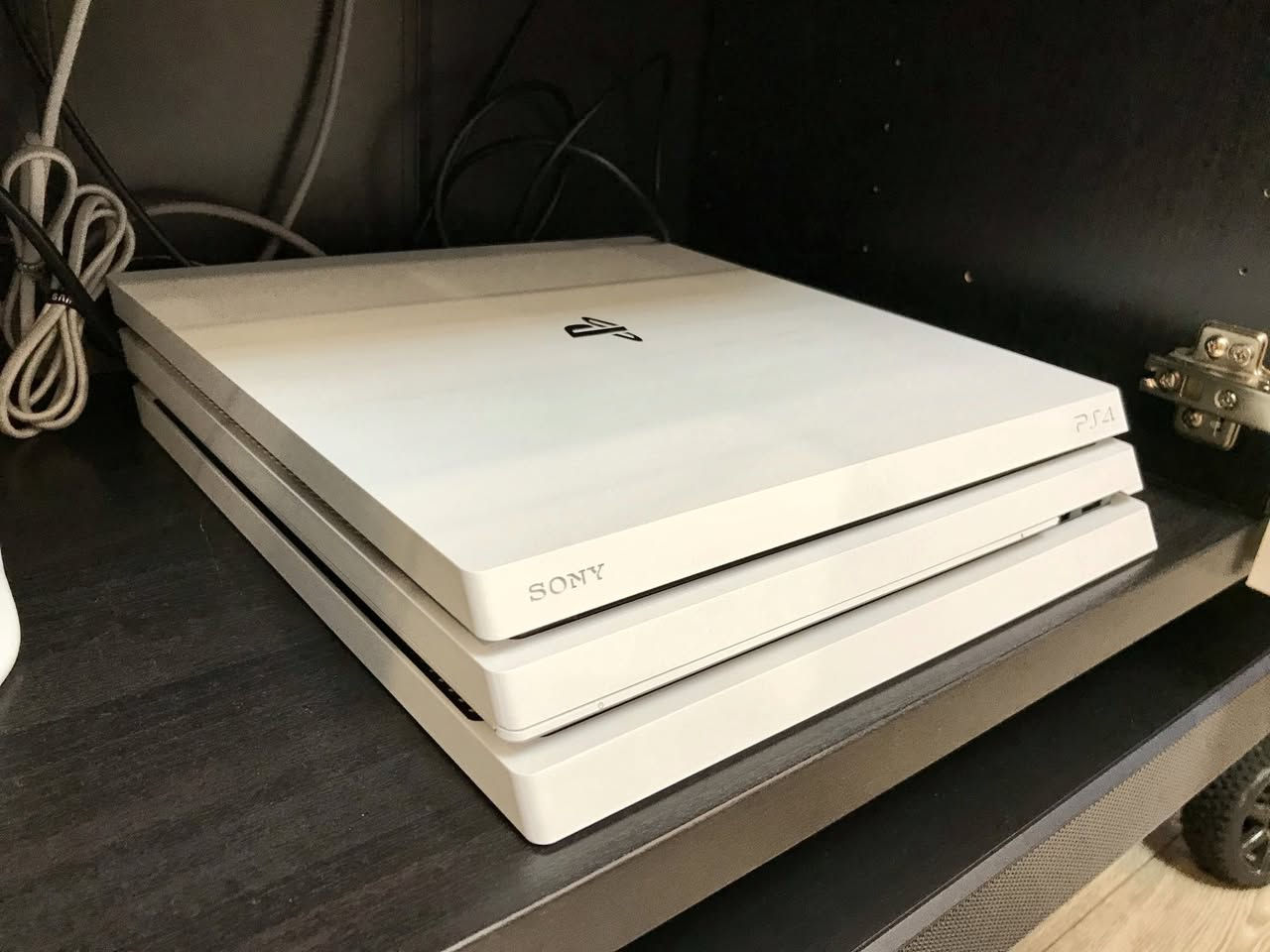 PS4pro 
وياه بلاس 3 اشهر + UBS + العاب مثل fc وهواي العاب بي  عنواني ديالى وملحقاته كامله 3   جويستكات وياه وسعر 🔥
الجهاز امريكي يعني لا ياباني ولا صيني واذا انت دور جهاز كامل ويشغل
4k الجهاز معروض لحك عليه لان كامل مكمل بس تربط. وتلعب


**إذا كنت صاحب هذا الإعلان وتريد حذفه لأي سبب، رجاءا أرسل رسالة إلى الدعم الفني**