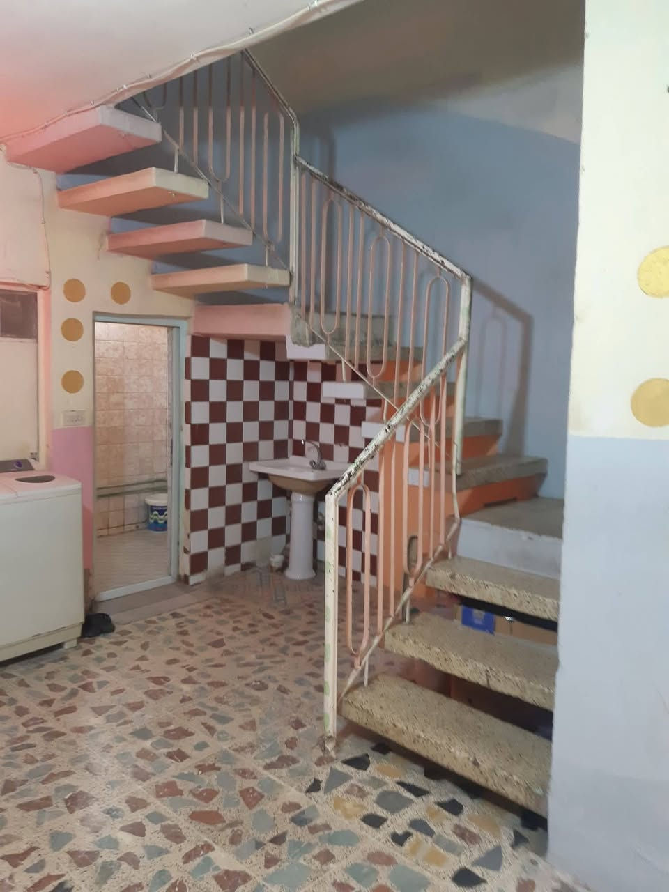 السلام عليكم
بيت للبيع في منطقة الحبيبيه طابو   المساحه 250خلفي طابقين يحتوي على ٤غرف وستقبال وحديقه خارجيه عرض الممر ٣متر نزال البيت 40 متر قريب على مركز الحبيبيه للتواصل على هاذا الرقمم
***********
