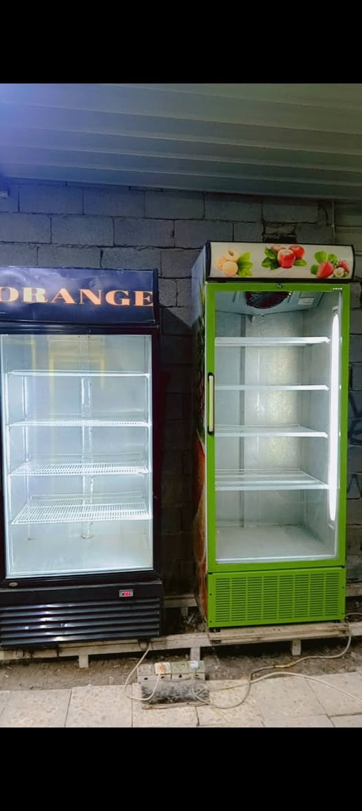 يا الله اسلام عليكم عارضات عامودي و افقي مستخدم قليل شرط النضافه وتبريد العنوان  بغداد حي البتول الشراي ينتصل و بل خدمه ***********
