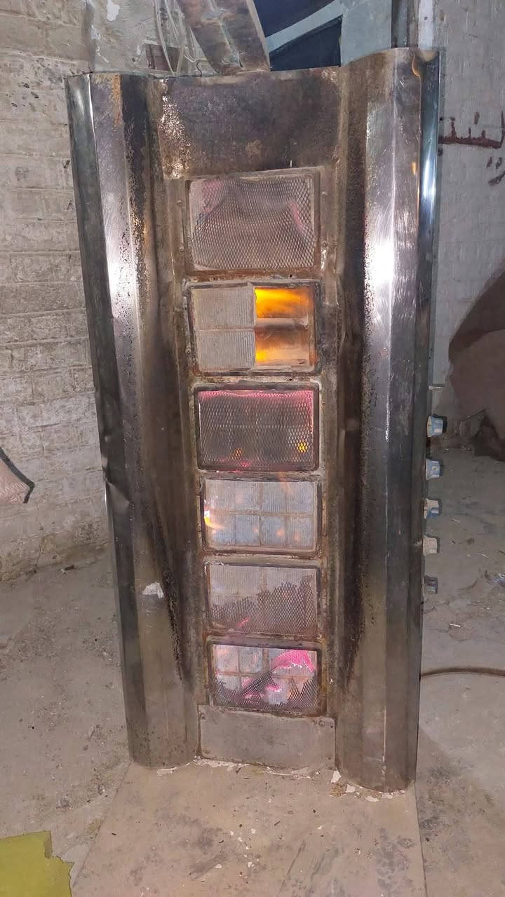 عندي شواية نظيفة أريده ب50 وبيه مجال كربلاء ولاية مقابيل شارع الامام علي وهاذا رقمي ***********
