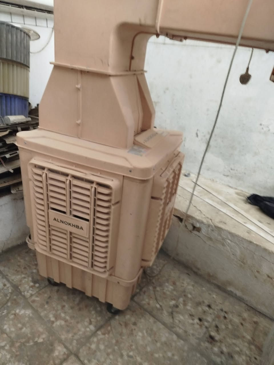 مبرده انفيرتر تسحب ربع امبير  نضيفه كلش مستخدمه موسم سعرها 250 غير قابل للعمله مكان نجف شارع المدينة ماعرف بيهن حجمها وسط ***********
