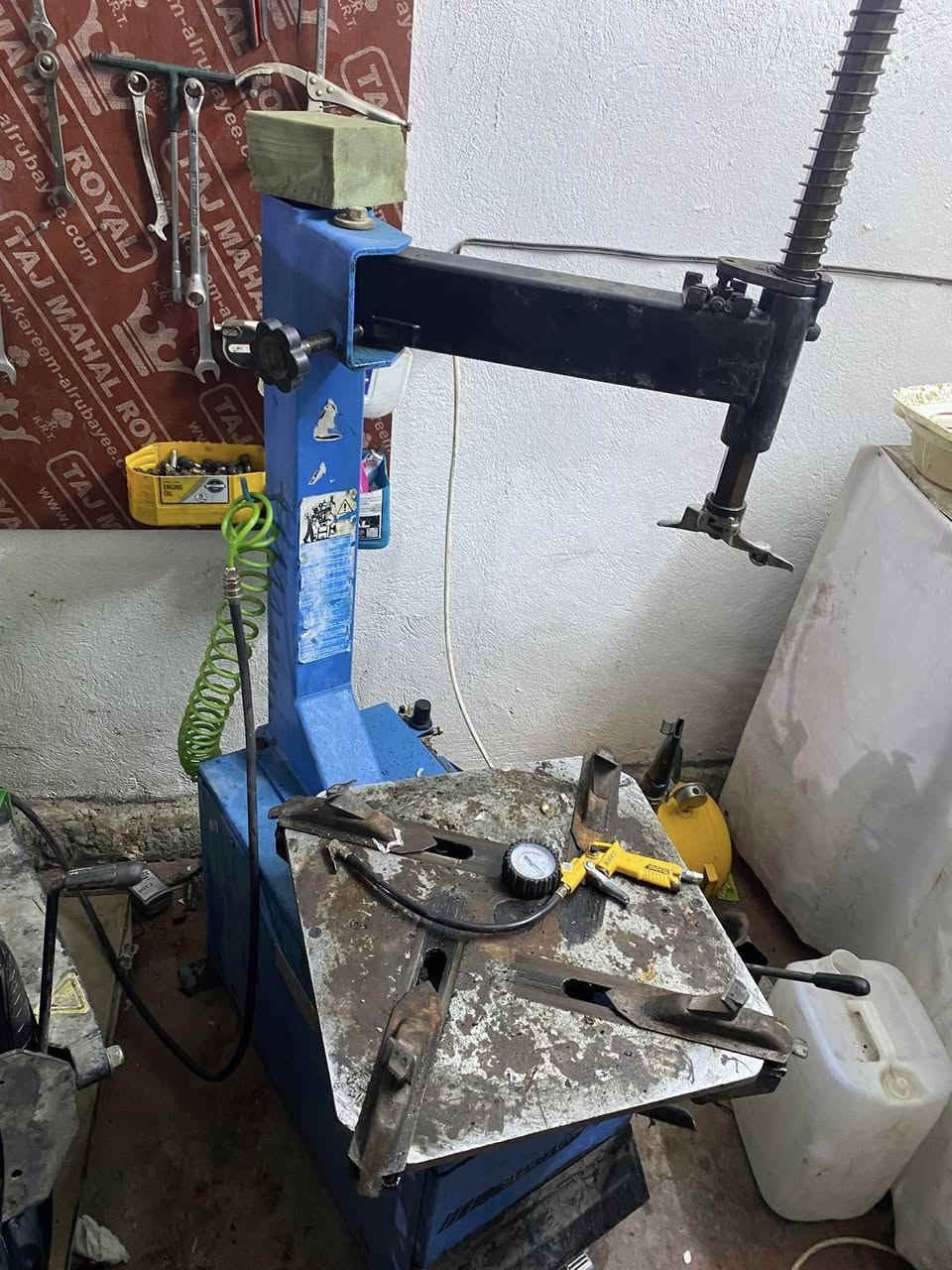 خالعه للبيع حجم ٢٢شغاله ونظيفه مكان بغداد الكرخ قرب تقاطع درويش ***********
