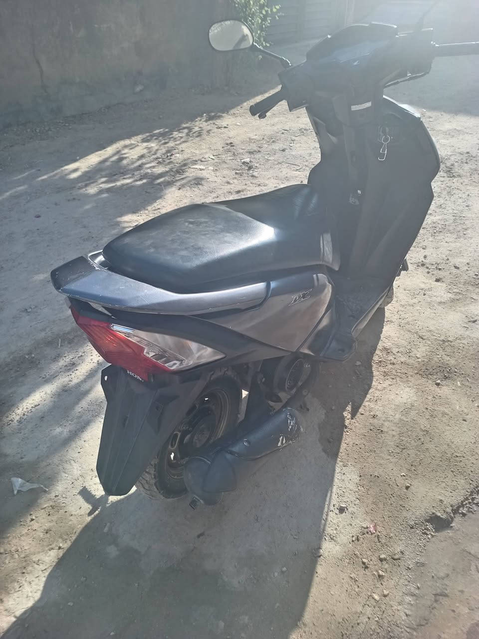 السلام عليكم داجه هونده مديل 21 نضيفه شرط وين مايعجبك افحصها ***********
