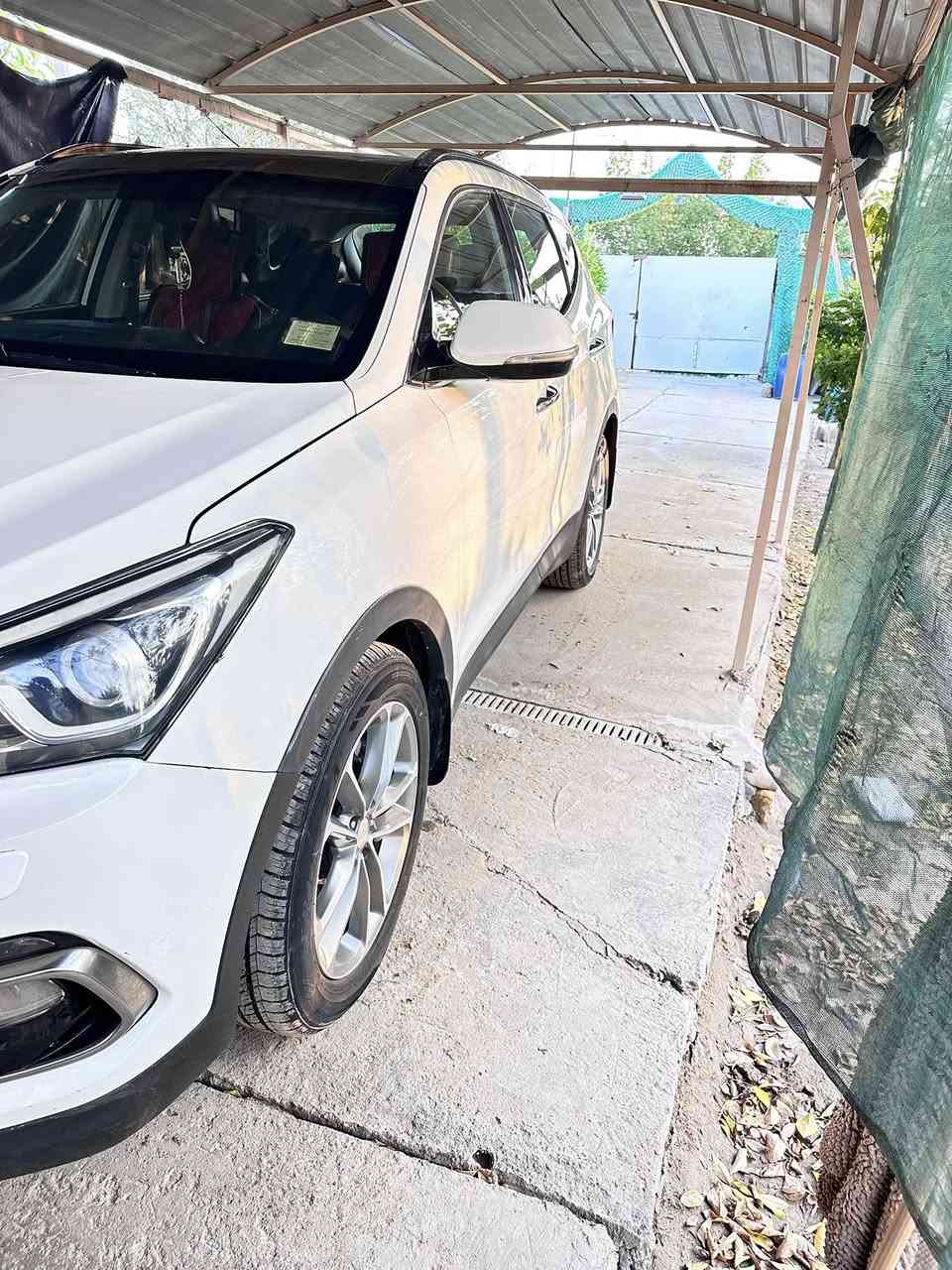 سنتافيا 18
خليجي ابيض  صدفي 
محرك 6 سلندر 
7 راكب 
سياره فول مواصفات  
ضرر السياره جاملغ مصبوغ معدل علئ البارد 
السونار موجود بالصور 
للاستفسار الاتصال ب ***********
