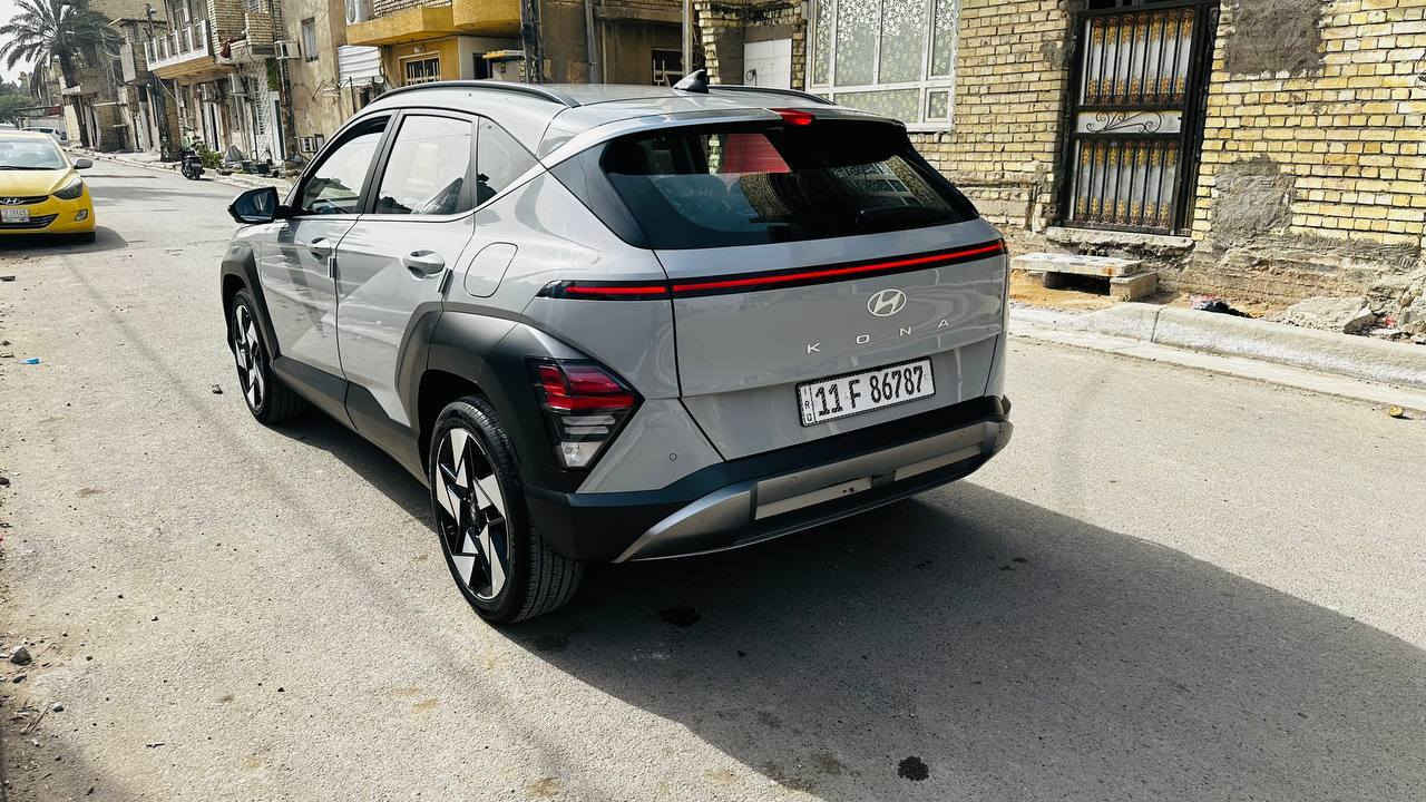 السلام عليكم هونداي كونا 2025 للبيع سياره زيرو ماشيه 4 الالف كيلو متر لون مميز سمنتي كوري أصلي فول مواصفات عدا الفتحه ترقيم جديد باسمي سياره كشر مكفول مبيهه حادث فقط طسه وطاك ايرباك البرده وبدلت فرممه جديده وبيها بل تحميل من كوريا طخه كد شبر بارد مخلي عليها فابلون سياره مكفولة مواصفات
بصمه تشغيل عن بعد والتحريك السيارة عن بعد دخول ذكي 
تدفئه وتبريد بل كشنات 
تدفئه بل ستيرن+ ستيرن هزاز 
5 كامرات محيطيه 360 دراجه 
شاشه ديجيتال متصل 
نضام تحديد مسار وتثبيت سرعة 
فرامل طوارئ تلقائي
كشافات ضباب LED
كشنات ودشبول وستيرن خط رياضي فسفوري 
رادارات أمامي خلفي 
محرك 1600 تيربو سريعه جداً 
كير تعليگ 
اضائه داخلية متعددة الاوان أوامر صوتيه 
وبعد بيها هواي موصفات 
السعر بلاش 175 بالعافيه على الياخذها 
للاستفسار *********** مكاني بغداد
