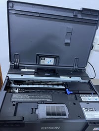 طابعه ابسون L8050 للبيع الطابعه قمة النظافه السعر 350 وبيه مجال للتواص...
