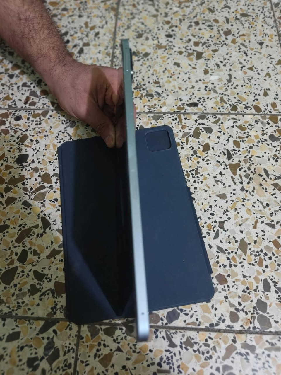 السلام عليكم ايباد شاومي باد 7 للبيع. السعر 400 وبي مجال نشاء الله لتواصل خاص او وتساب الرقم ***********  ملاحظه هاي لزكه لمكسوره مو الشاشه
